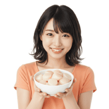ホタテを持っている女性