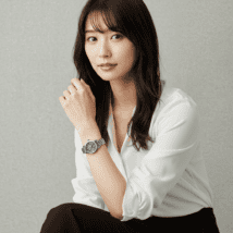 腕時計をしている女性のイメージ